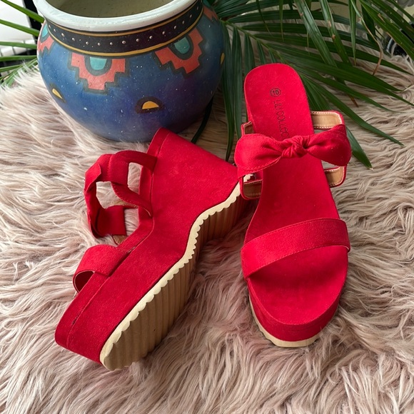 ๐ฅ Red Wedges ๐ฅ - Picture 1 of 9